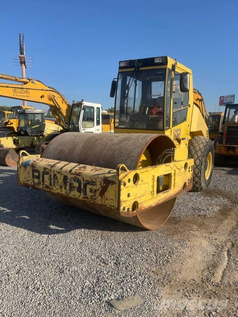 Bomag BW 213 D-3 Ühe trumliga rullid