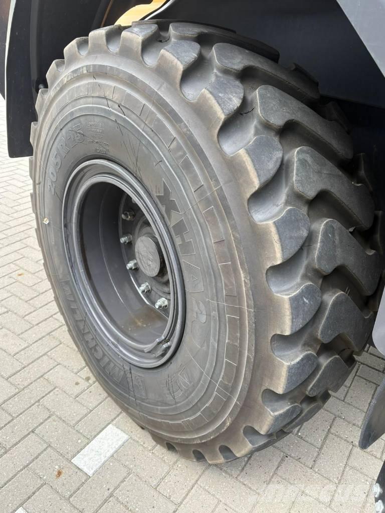 CASE 721G Rataslaadurid