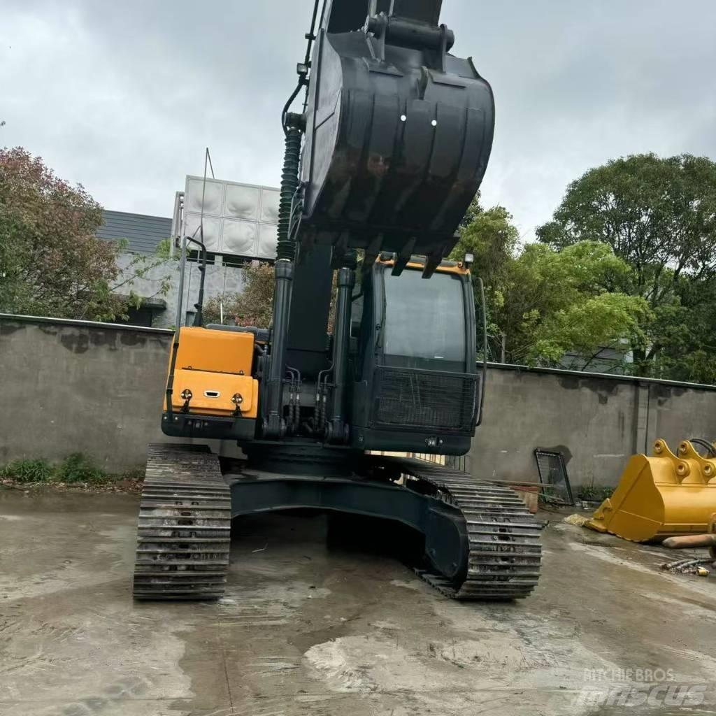 Hyundai R220LC-9S Roomikekskavaatorid