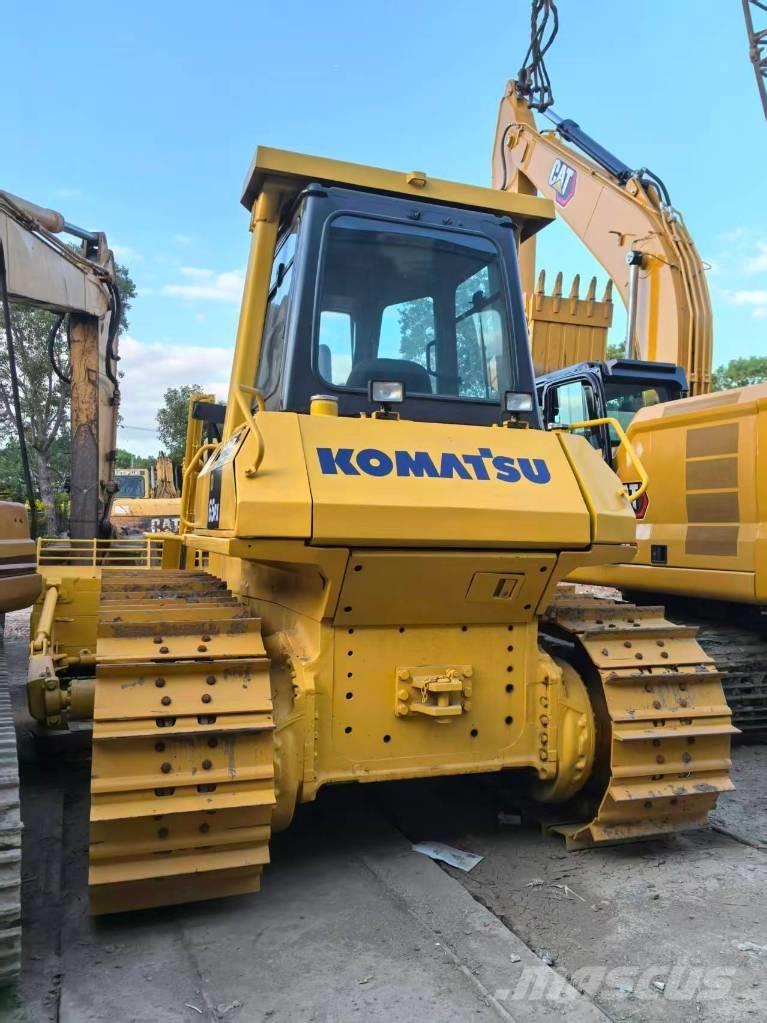 Komatsu D 65 PX-12 Buldooserid