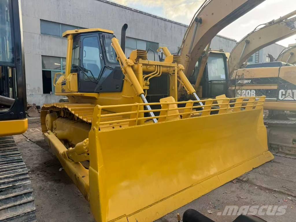 Komatsu D 65 PX-12 Buldooserid