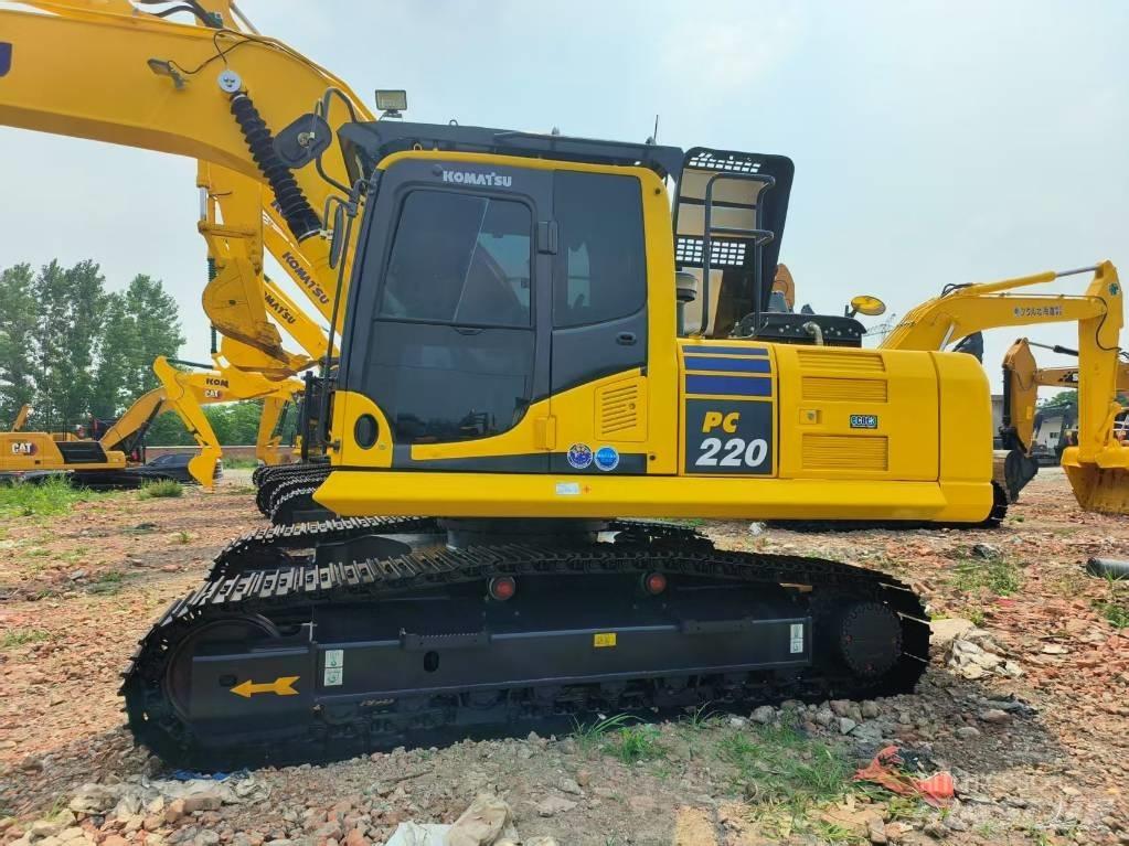 Komatsu PC 220-8 Roomikekskavaatorid