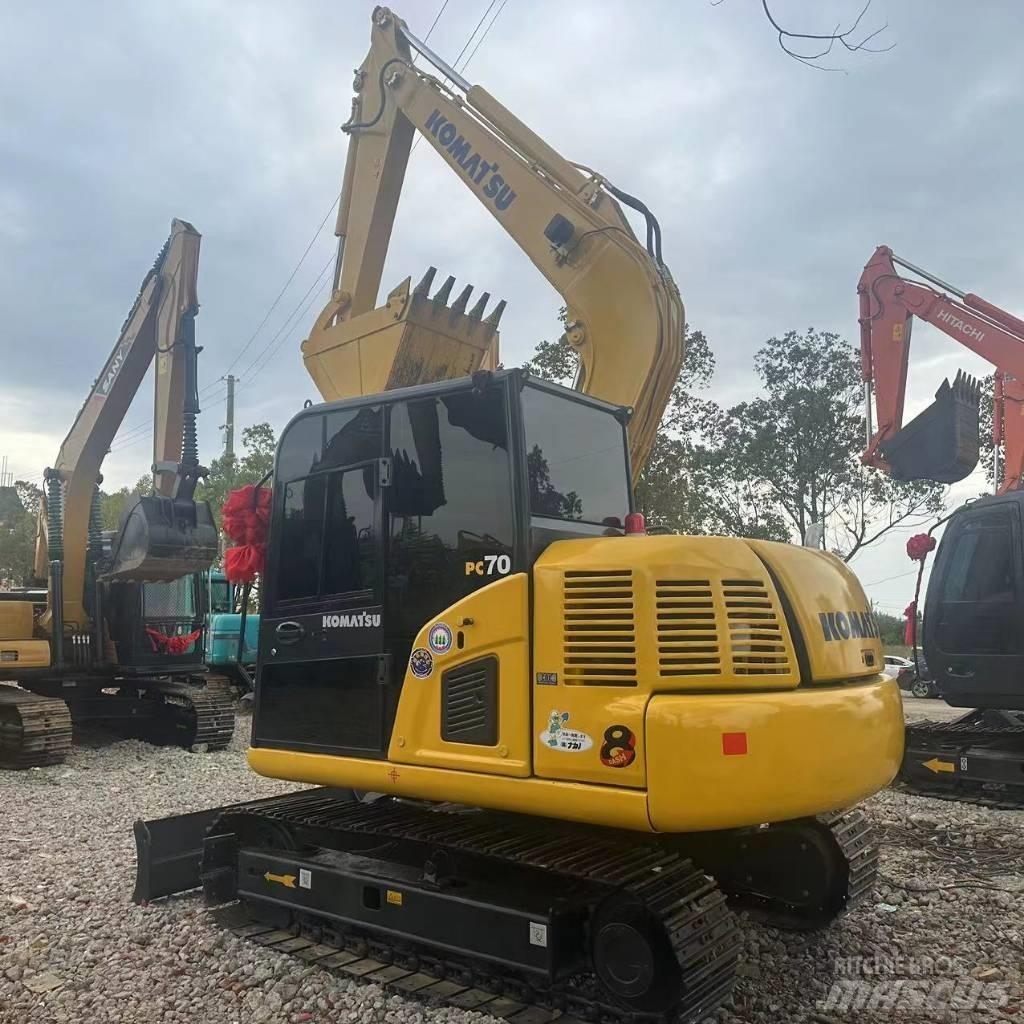 Komatsu PC 70-8 Roomikekskavaatorid