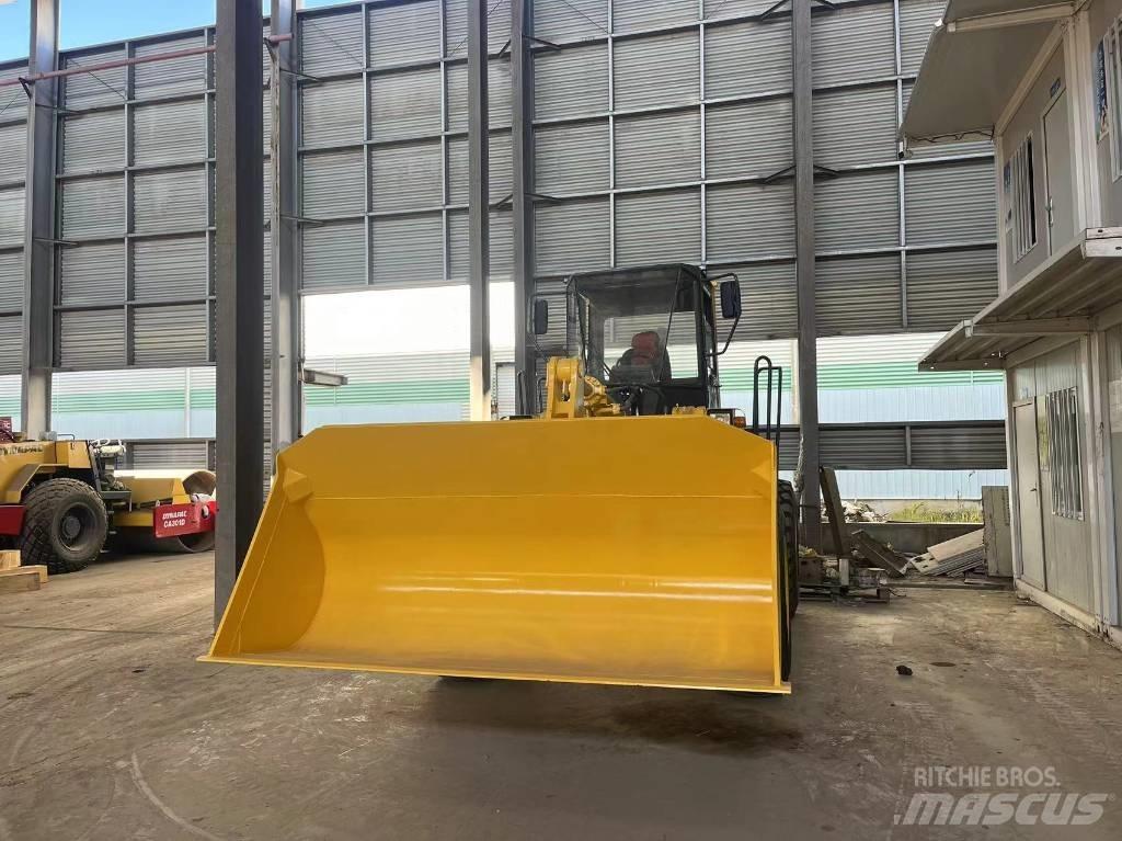 Komatsu WA 320-3 Rataslaadurid