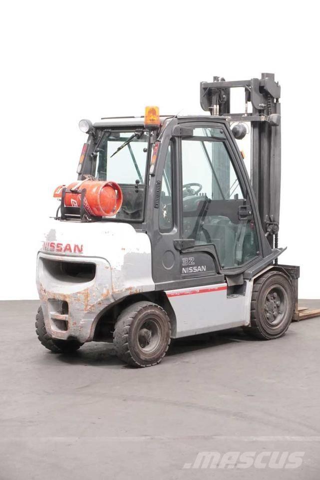 Nissan UGD02 A 32 PQ Gaasitõstukid