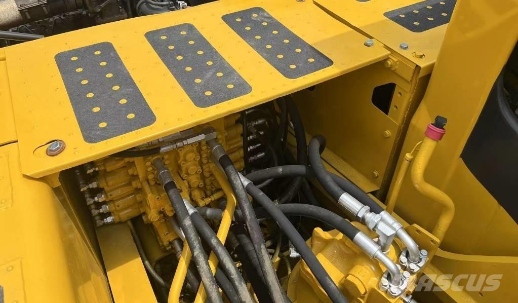 Komatsu PC200-7 Roomikekskavaatorid