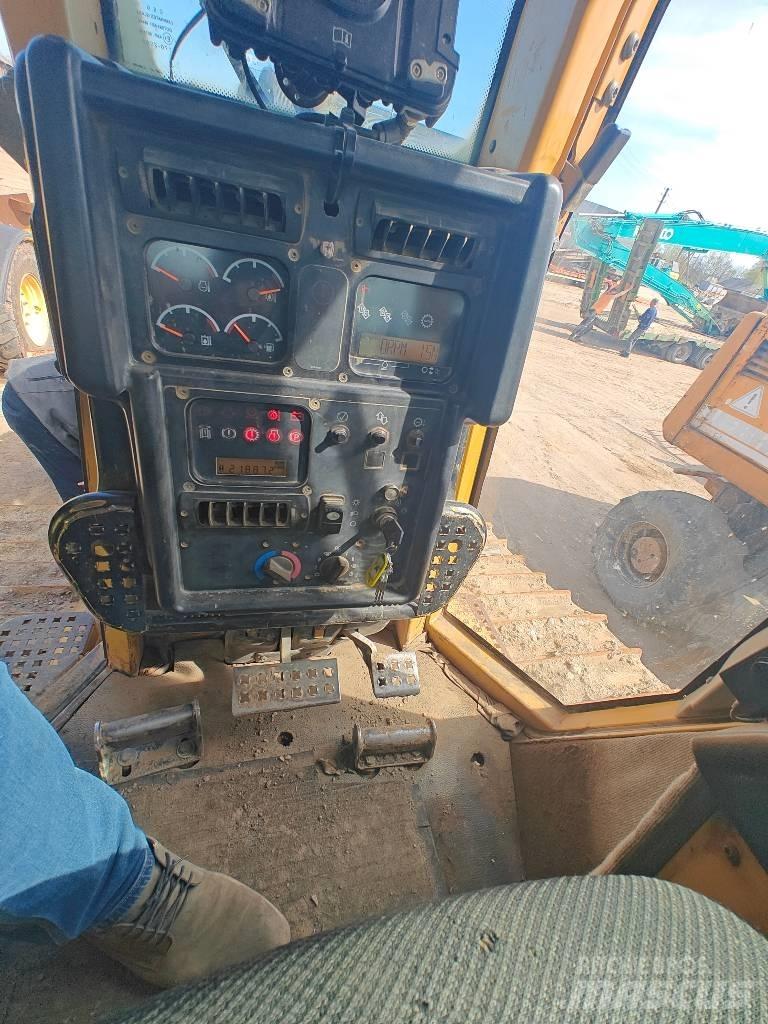 CAT D 5 N XL Buldooserid