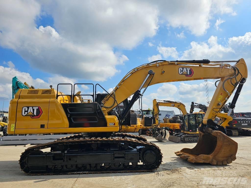CAT 352 Roomikekskavaatorid