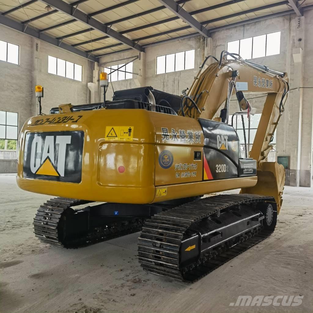 CAT 320 D2 Roomikekskavaatorid