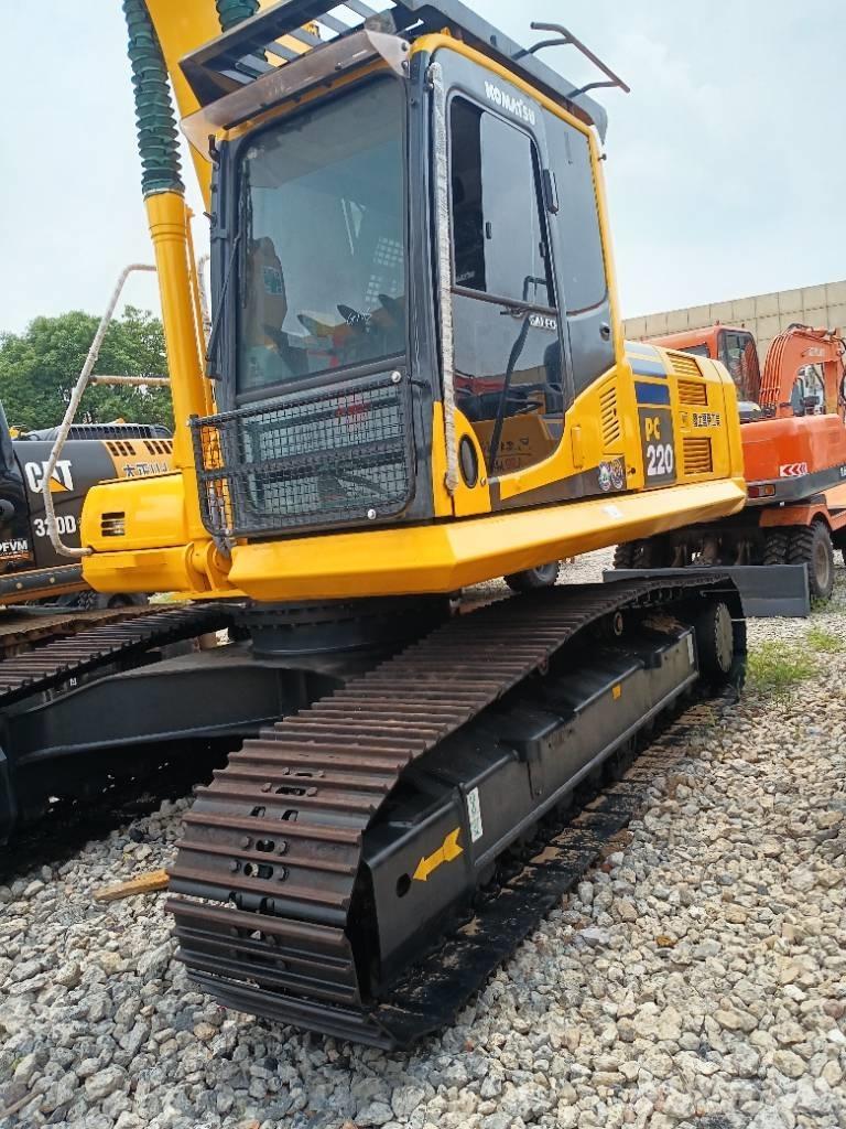 Komatsu PC 220-8 Roomikekskavaatorid
