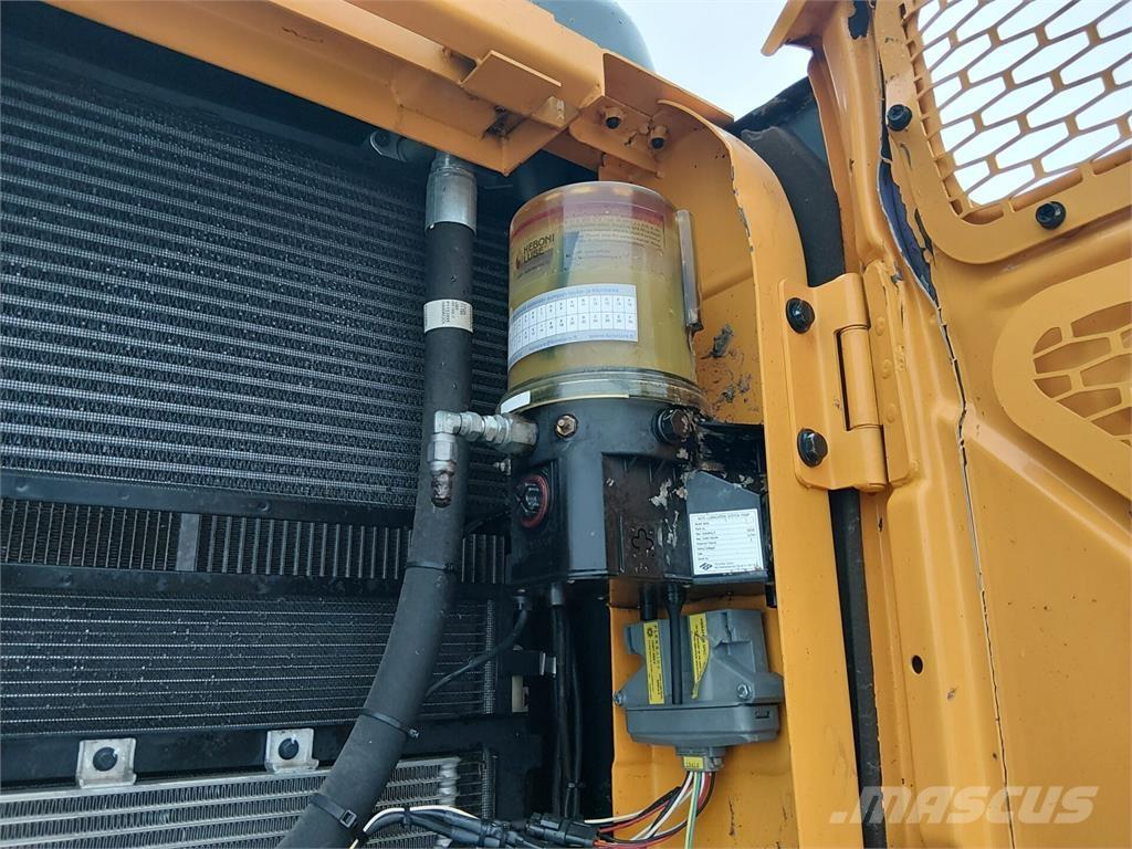 Hyundai HX160L Roomikekskavaatorid