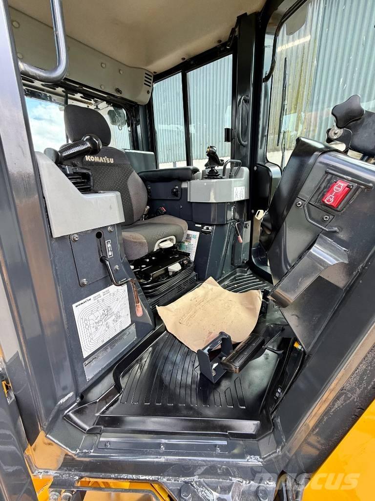 Komatsu D 61 PXi-24 Buldooserid