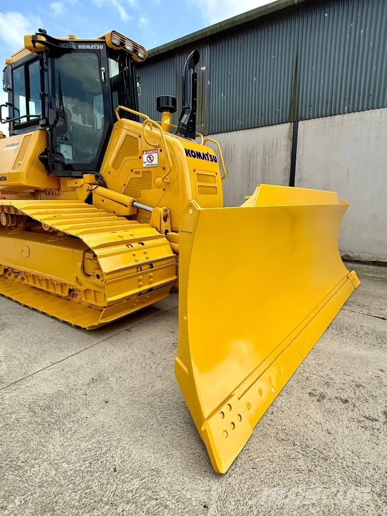 Komatsu D 61 PXi-24 Buldooserid