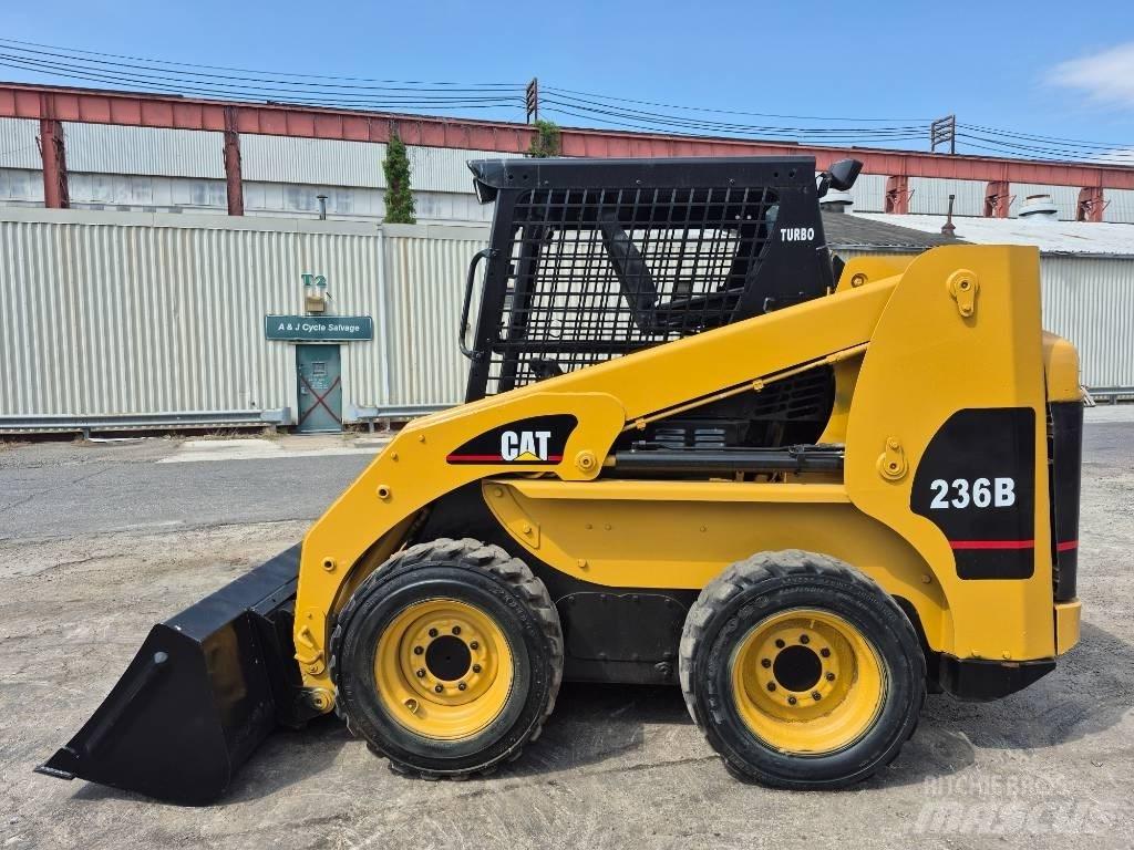 CAT 236 B Kompaktlaadurid