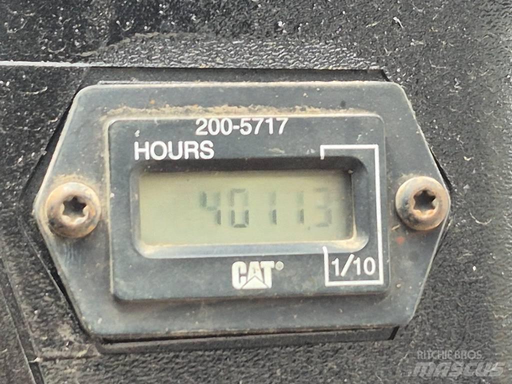 CAT 236 B Kompaktlaadurid