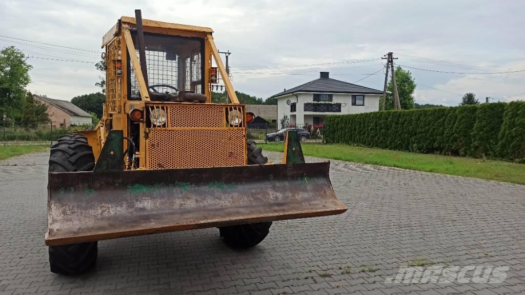 LKT 81 Väljaveotraktorid