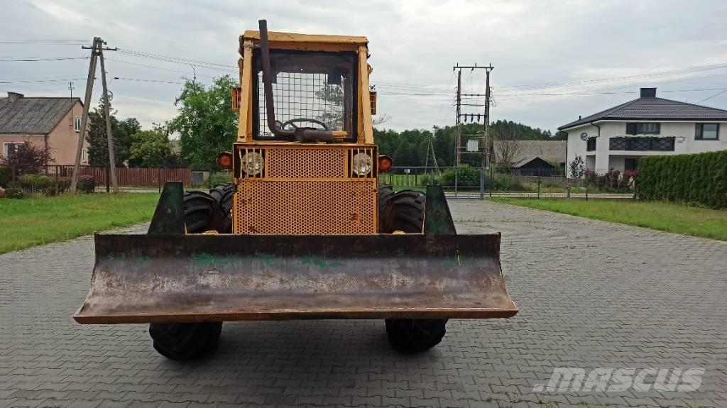 LKT 81 Väljaveotraktorid