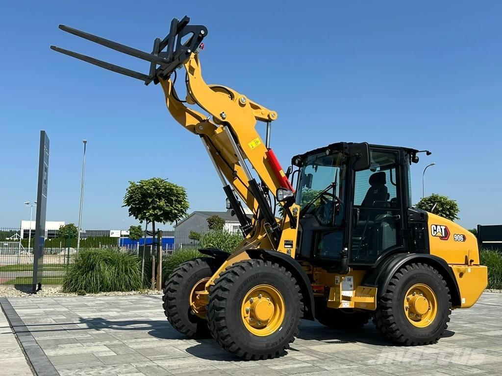 CAT 906 Rataslaadurid