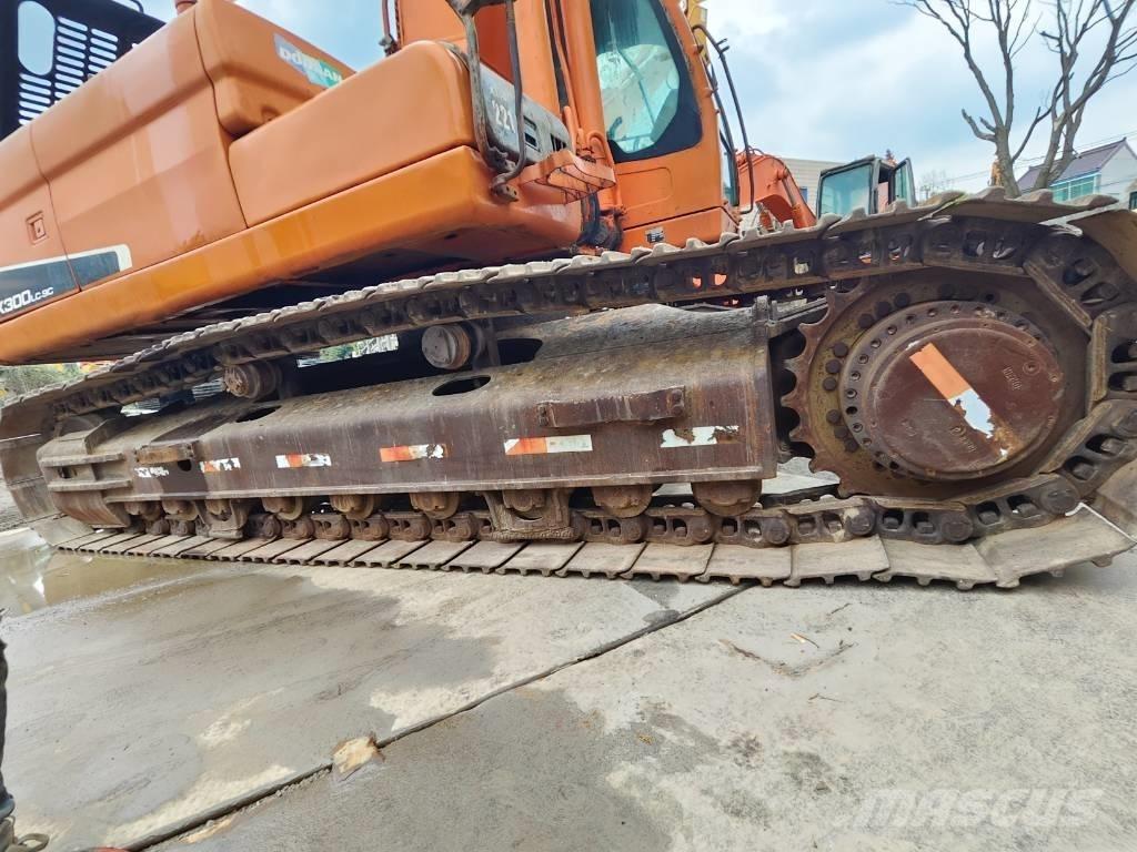 Doosan DX 300 LC Roomikekskavaatorid