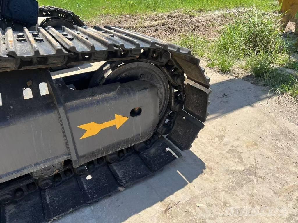 Komatsu PC 220 Roomikekskavaatorid
