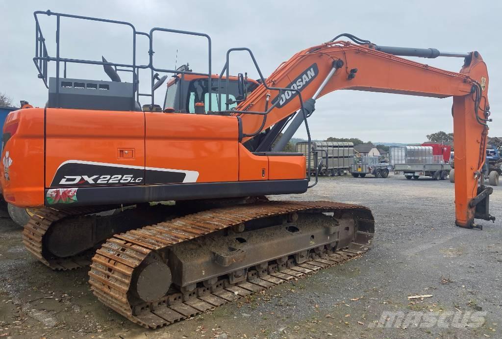 Doosan DX 225 LC Roomikekskavaatorid
