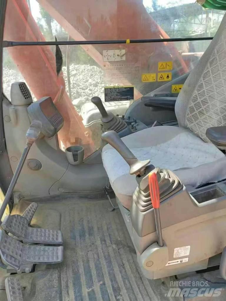 Hitachi ZAXIS270 Roomikekskavaatorid