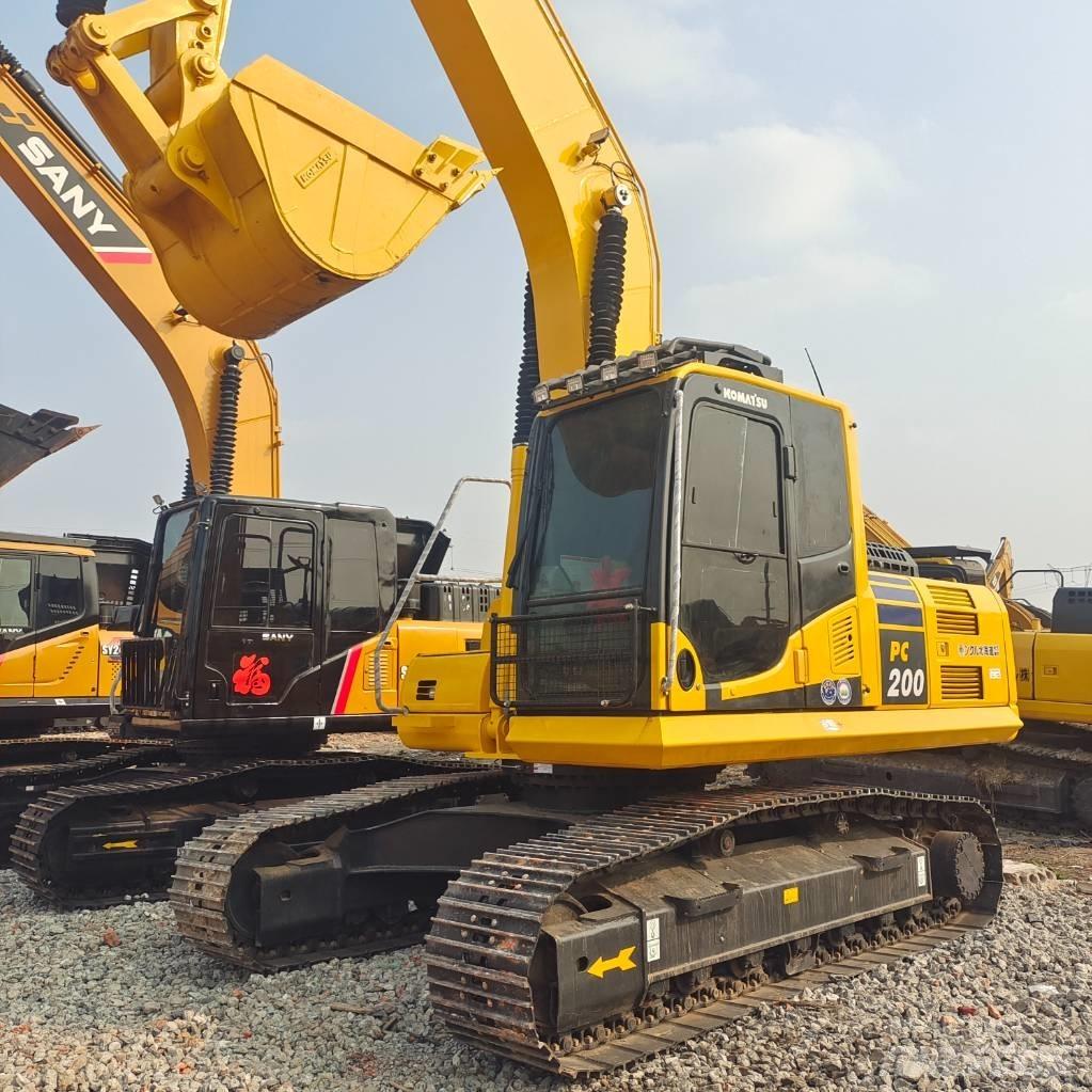 Komatsu PC 200-8 Roomikekskavaatorid