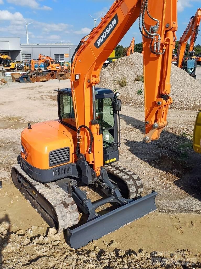 Doosan DX 85 R-3 Väikeekskavaatorid 7t-12t
