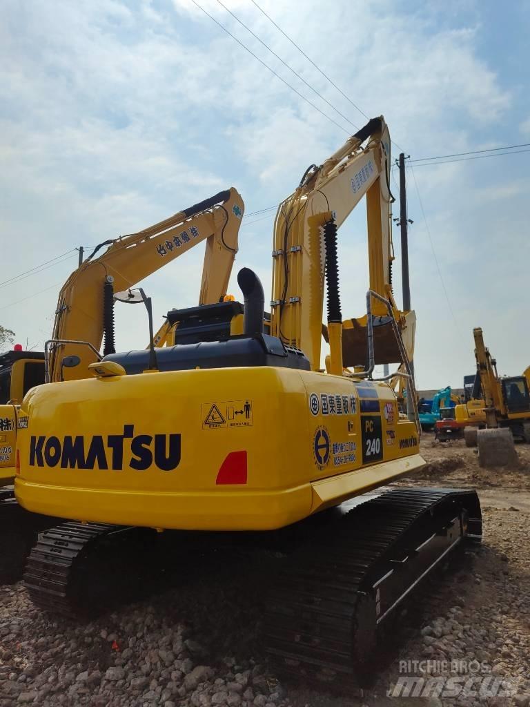 Komatsu PC 240 Roomikekskavaatorid