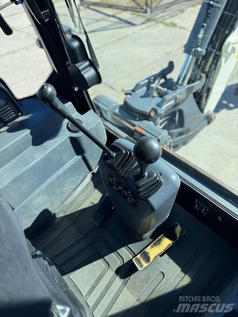 Terex TLB 890 Ekskavaatorlaadurid