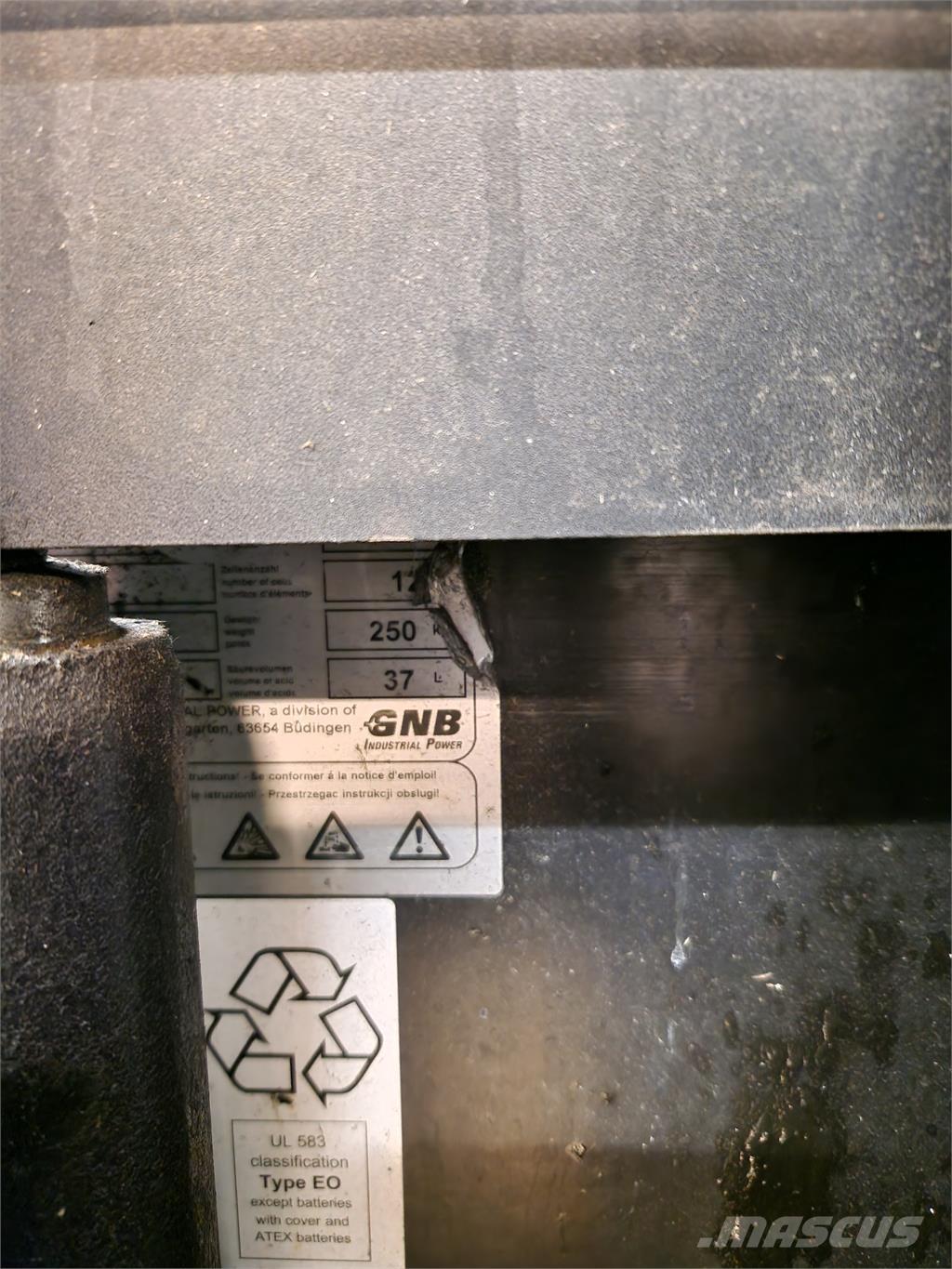 Toyota SPE120L Platvormiga virnastajad