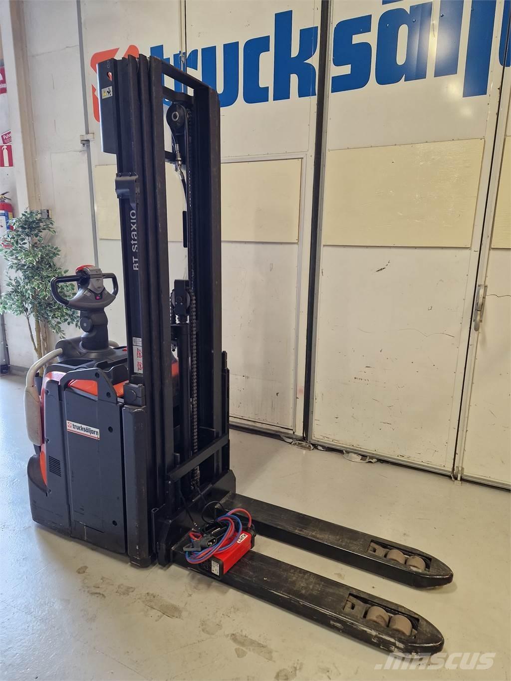 Toyota SPE120L Platvormiga virnastajad