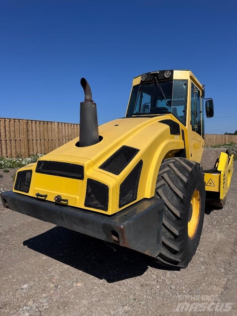 Bomag BW 213 D H-4 Ühe trumliga rullid