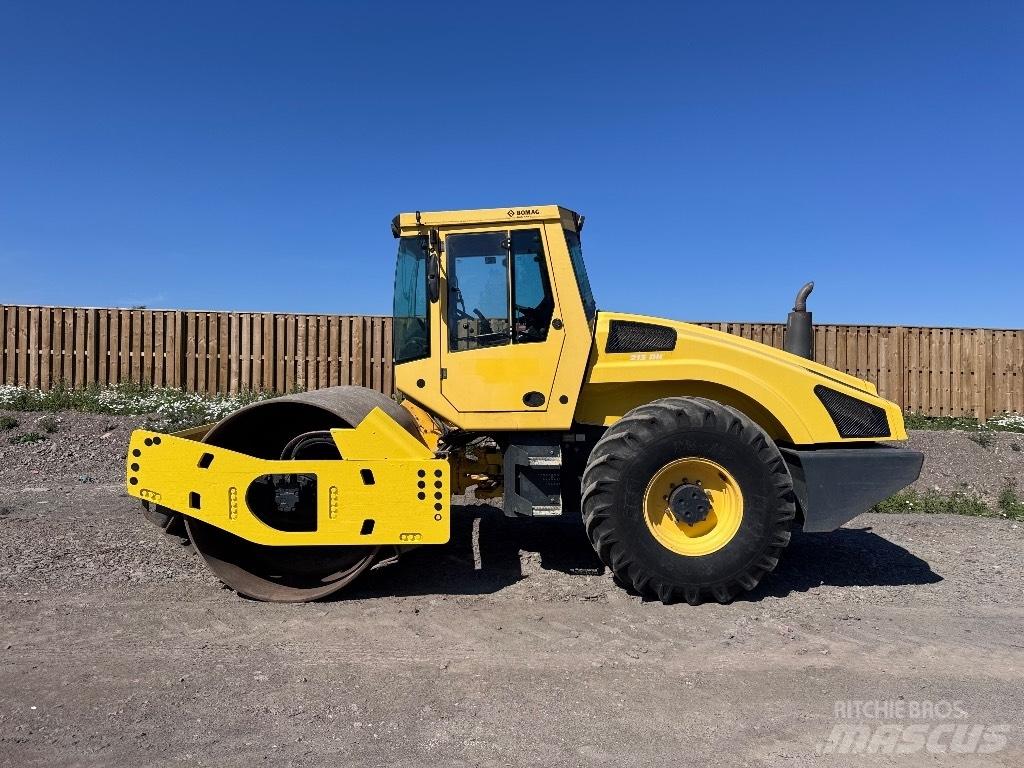 Bomag BW 213 D H-4 Ühe trumliga rullid