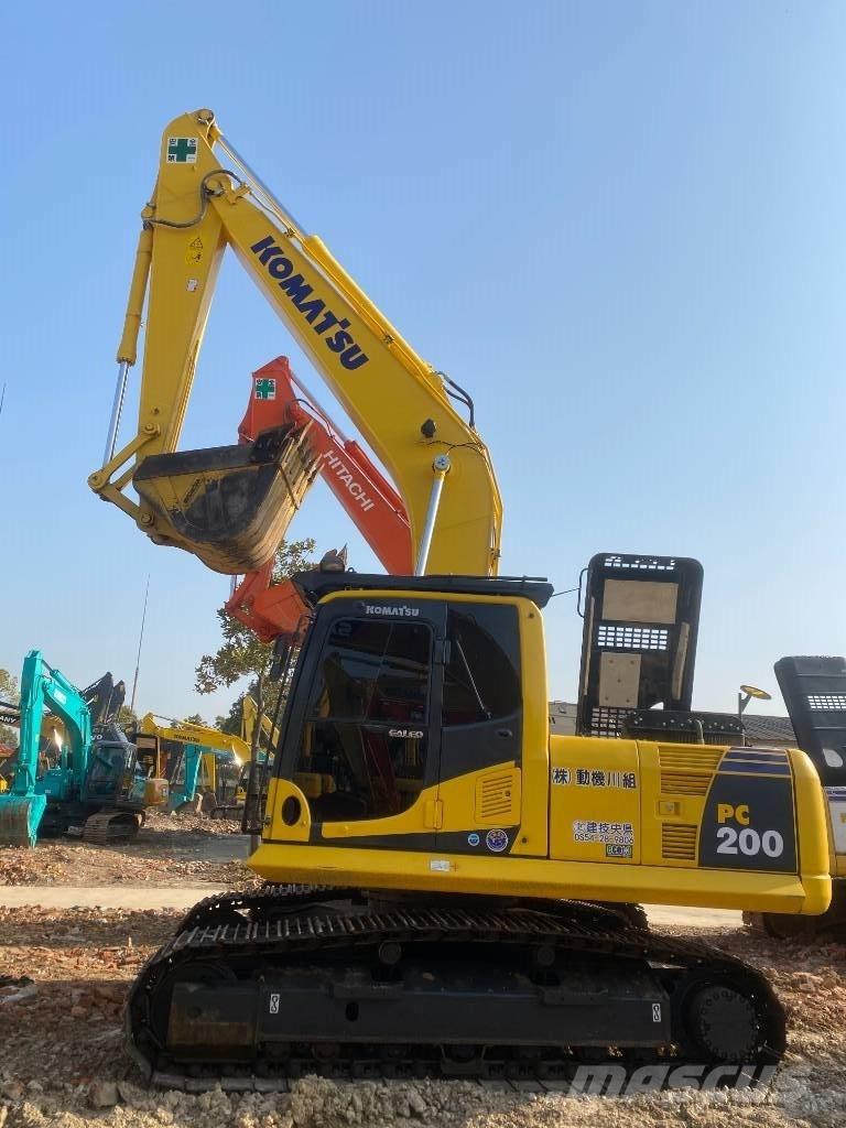 Komatsu PC 200-8 Roomikekskavaatorid