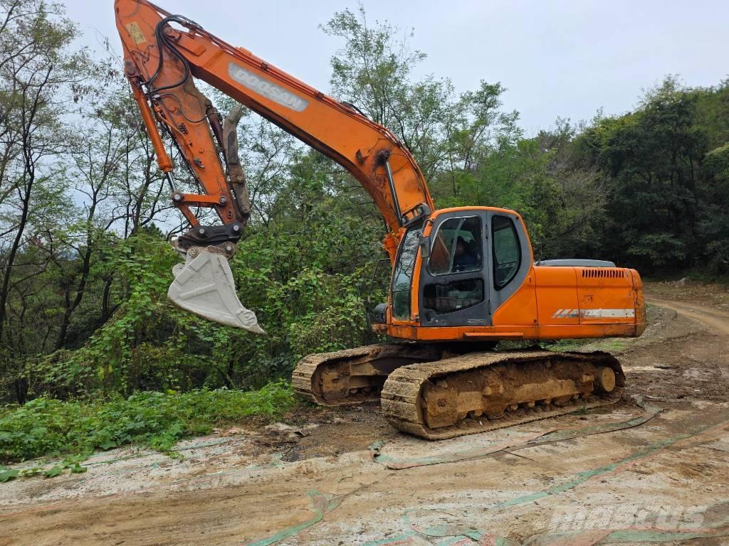 Doosan DX 220 LCA Roomikekskavaatorid