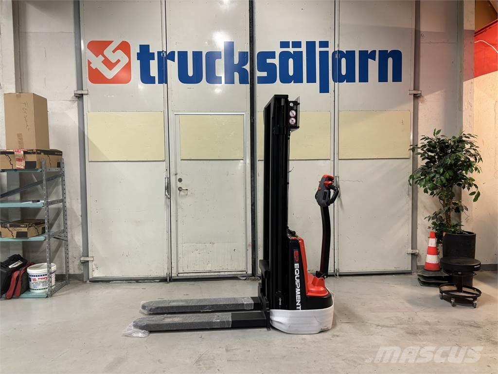 ESA 121 Järelkäidavad virnastajad