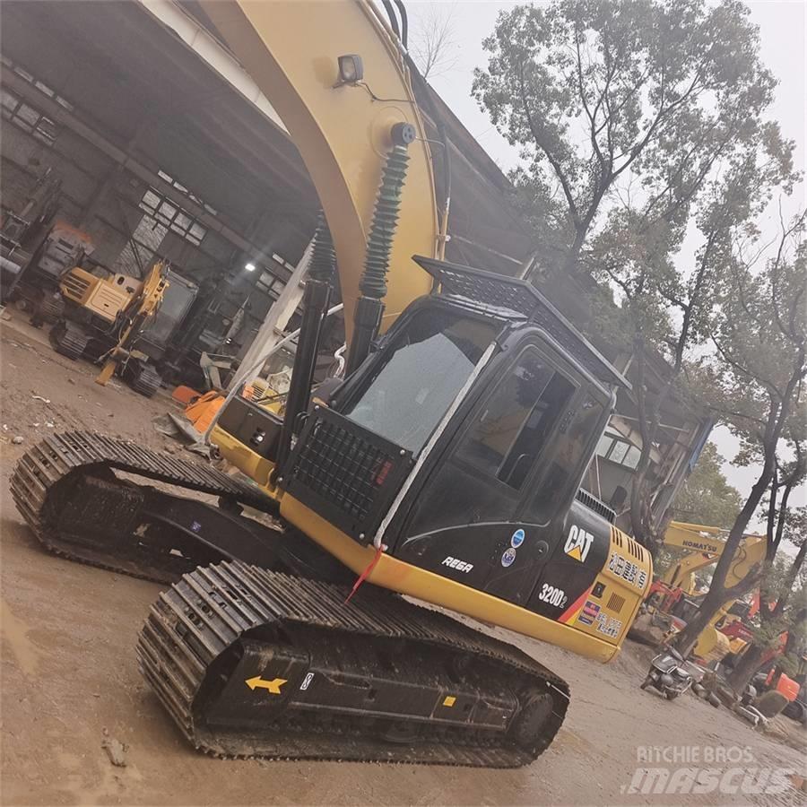 CAT 320 D L Roomikekskavaatorid