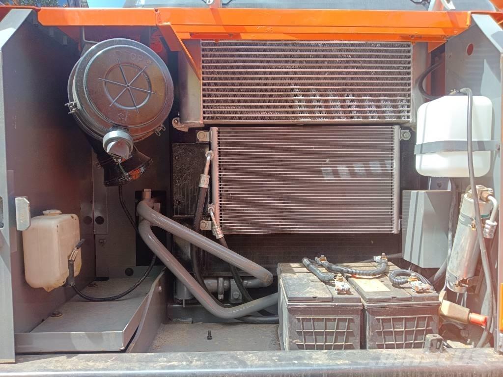 Hitachi ZX130LC Roomikekskavaatorid