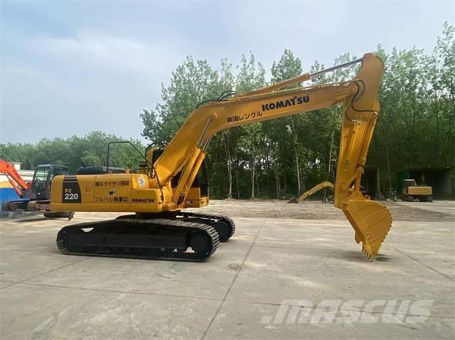Komatsu PC 220-8 Roomikekskavaatorid