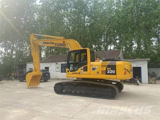 Komatsu PC 220-8 Roomikekskavaatorid