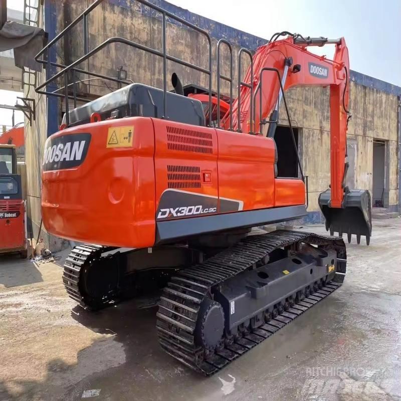 Doosan DX 300 LC-9C Roomikekskavaatorid