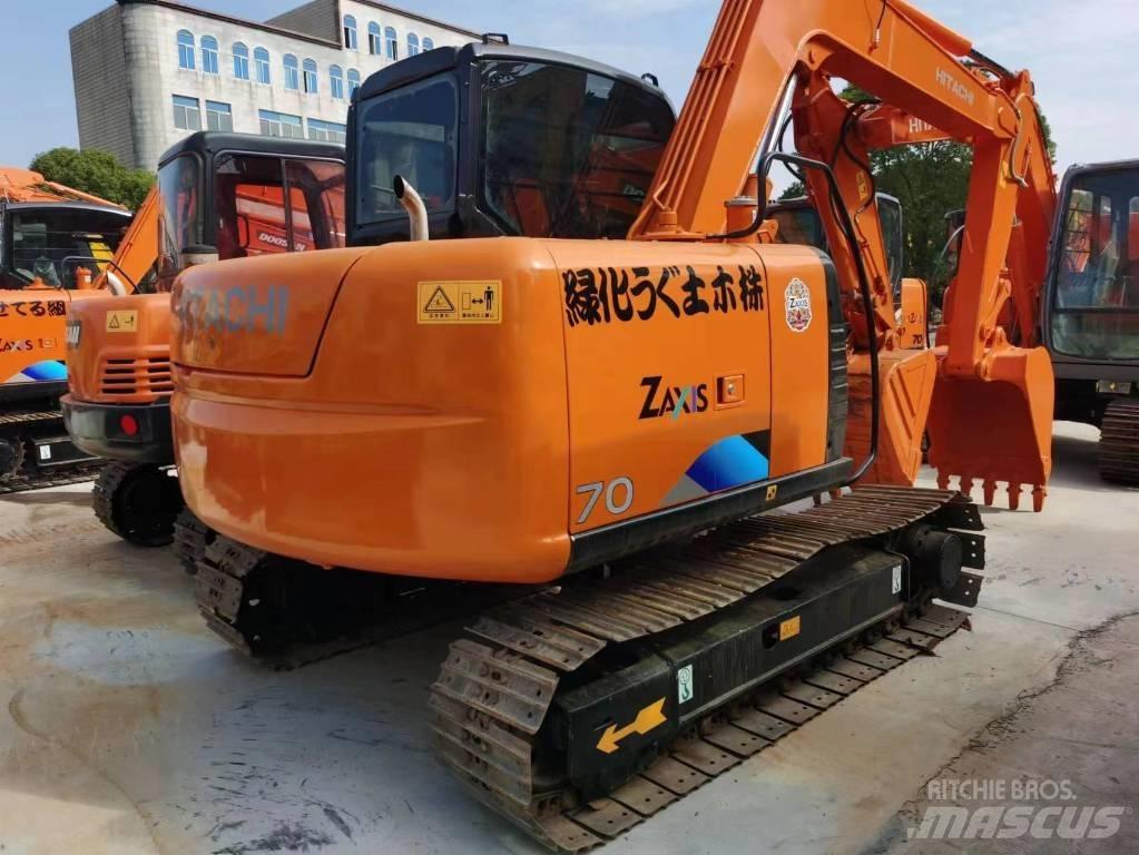 Hitachi ZX70 Väikeekskavaatorid 7t-12t