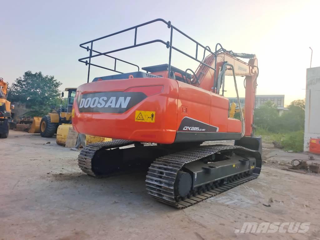 Doosan DX 225 LC Roomikekskavaatorid