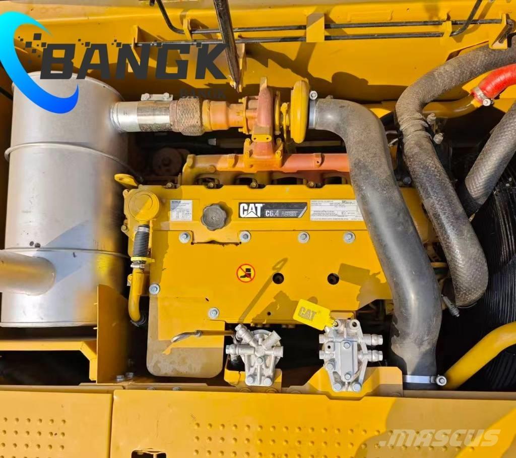 CAT 320 D Roomikekskavaatorid