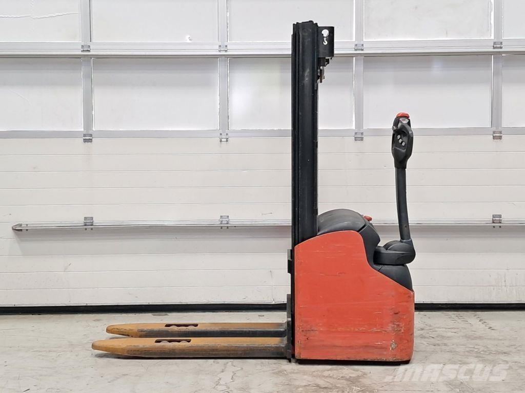 LOC A12TLL42 Järelkäidavad virnastajad