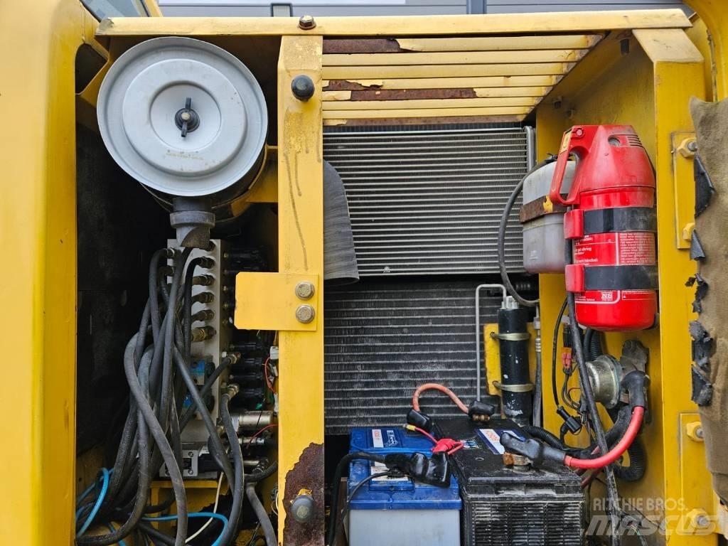 Komatsu PW 130ES-6K Ratasekskavaatorid