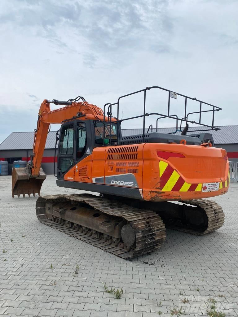Doosan DX 225 LC Roomikekskavaatorid