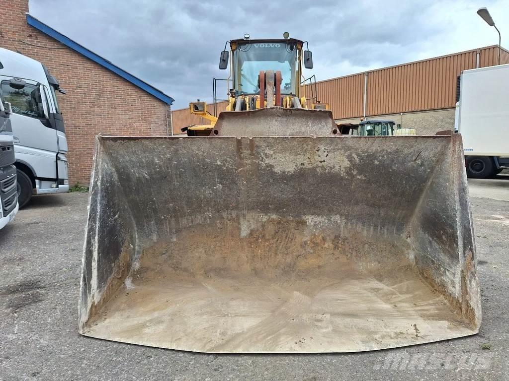 Volvo L220D Rataslaadurid
