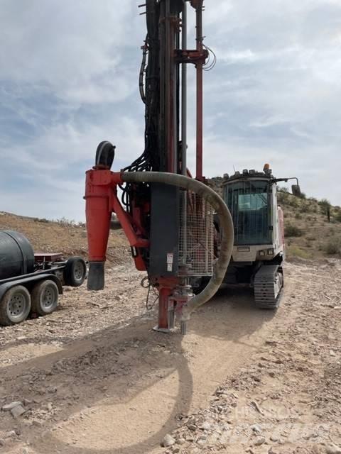Sandvik DP 1500 i Vertikaalsed puurmasinad